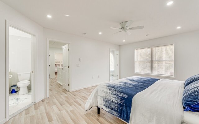 Chic Coolbaugh Township Getaway w/ Hot Tub!