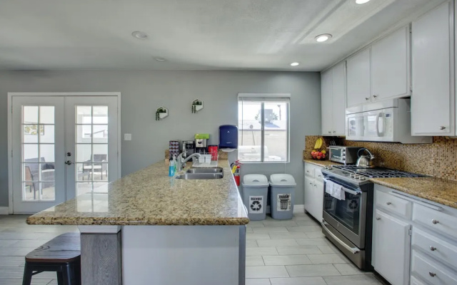 Las Vegas Retreat w/ Yard < 5 Mi to Strip!
