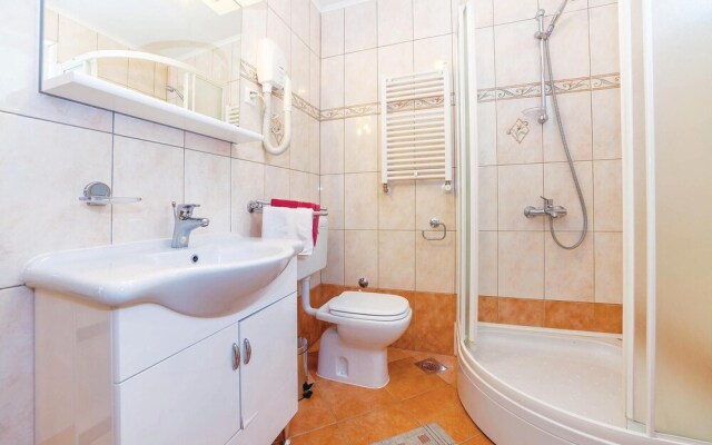 Awesome Home in Dramalj With Wifi and 2 Bedrooms