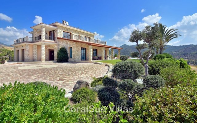 Amazing Luxury Villa, Enormous Heated Pool Jacuzzi, Gym, Games Room In Paphos,