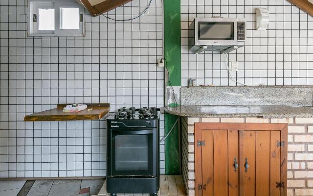 Casa c/ área verde e perto da praia LDS173