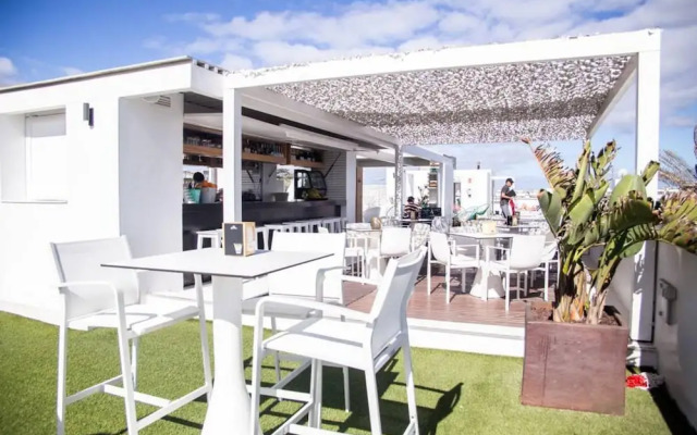 Futura Apartment With Balcony Pool and Roof top