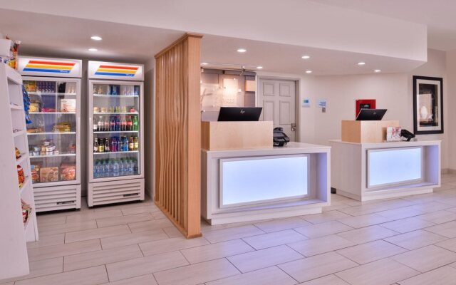 Holiday Inn Express Farmington - Bloomfield by IHG