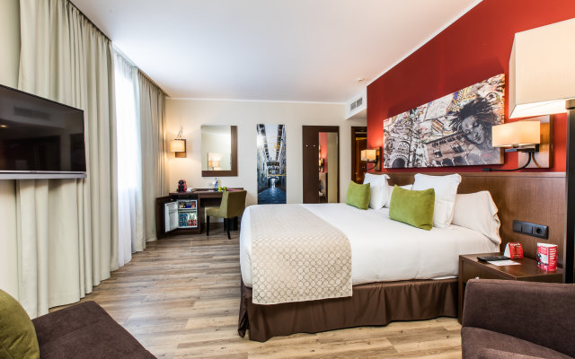 Отель Leonardo Hotel Barcelona Gran Via