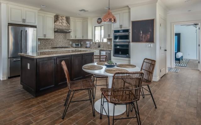 3BR Home - Private Pool - Garage by WanderJaunt