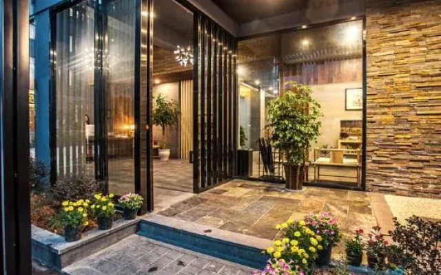 Tea Man's House Hotel (Wuyishan Sangu Resort)