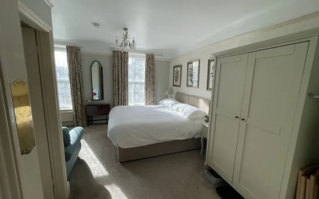 Milton House Studio Apartment Suites