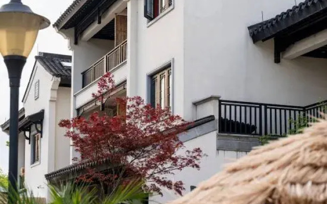 Joyful Lushi Hot Spring Resort