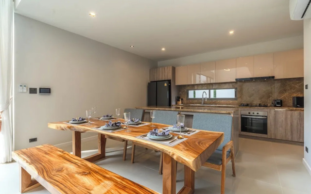 Near Beach & Famous Boat Ave V217