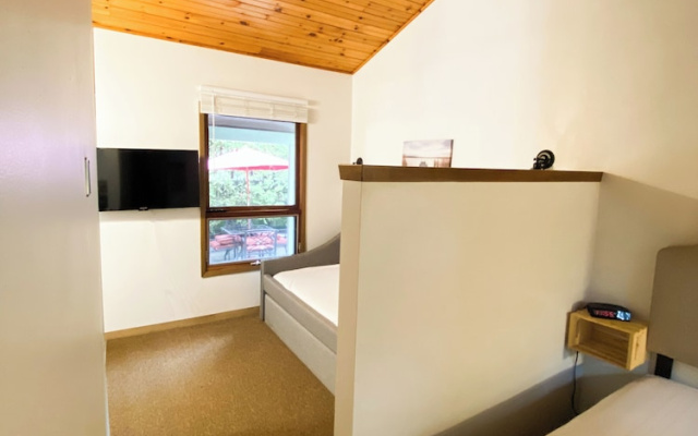 Black Horse Motor Inn