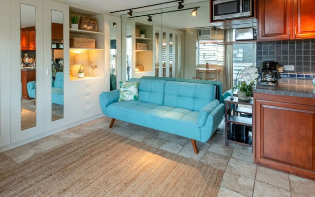 Lewers Street - Suite 401