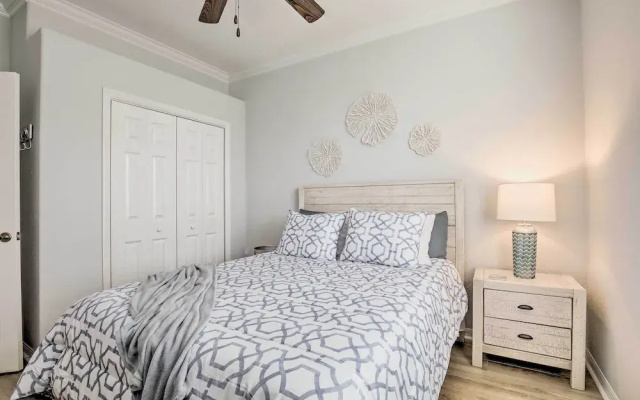 Heated Pool/spa & Dock: Apollo Beach Home on Canal