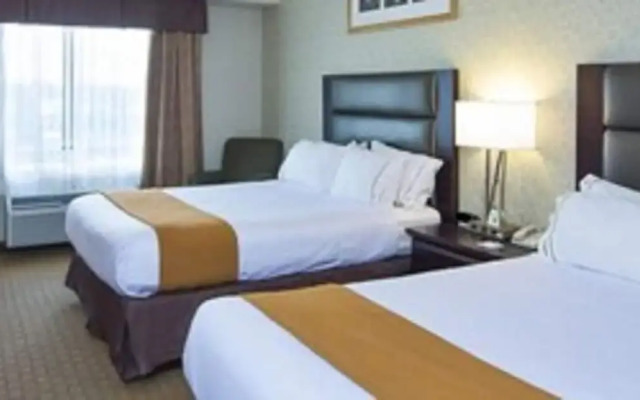 Holiday Inn Express Hotel & Suites Ottawa Airport by IHG