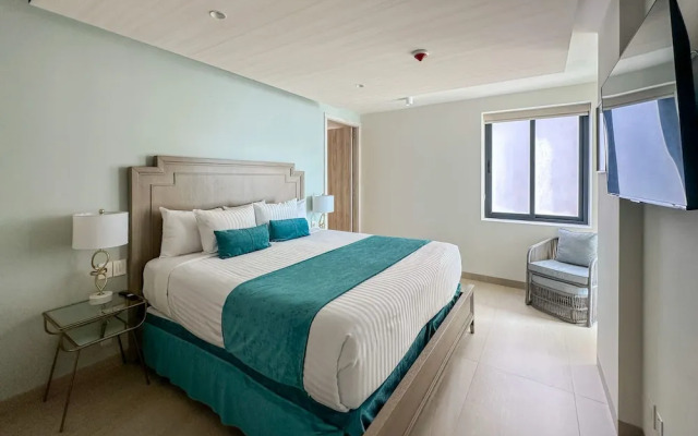 Paradise Found Luxe 2BR Condo in Iconic Location