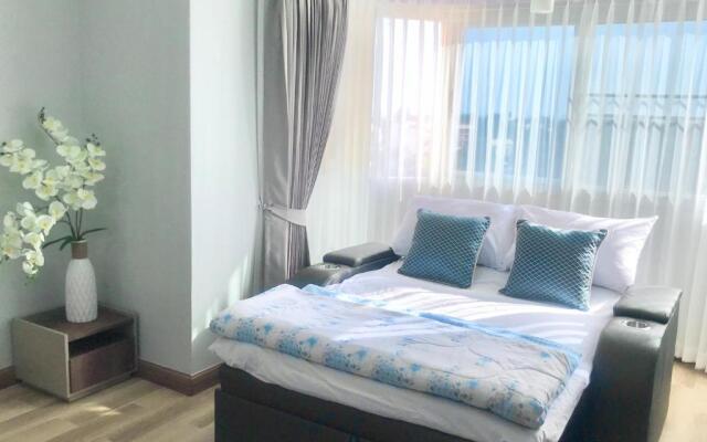Cozy A at Nimman Studio Room in Condominium