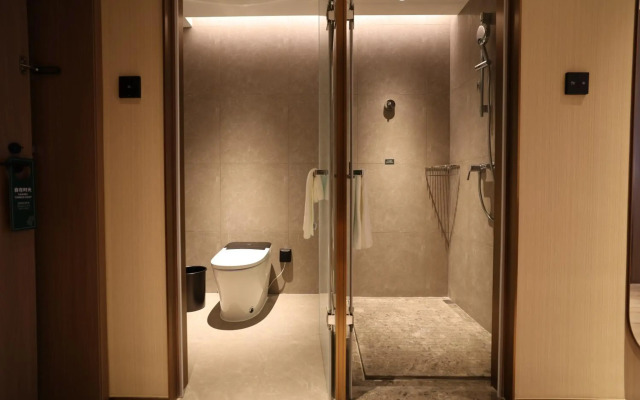 Holiday Inn Shanghai Jing'an by IHG