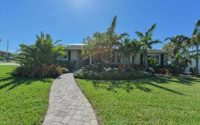 Palms By The Bay Apartment 3