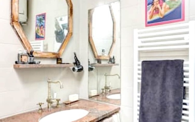 House with 3 Bedrooms in Clichy, with Wifi