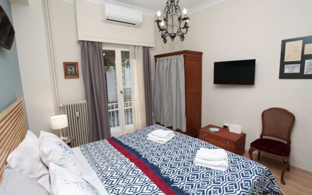 Stylish studio below the Acropolis