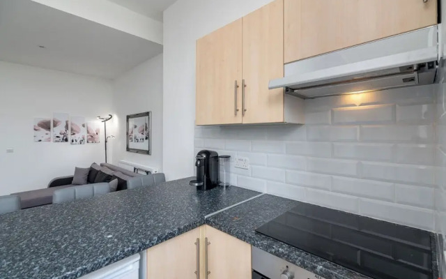 Cozy 2-Bedroom Flat in West London