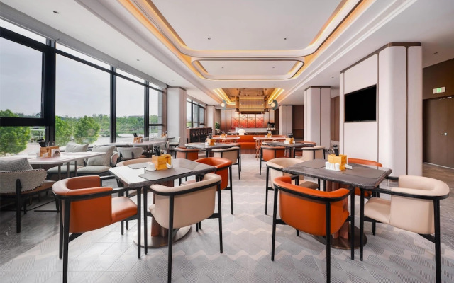Hilton Garden Inn Xinyang East Railway Station