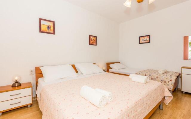 Apartments Ivan - 15 m from beach
