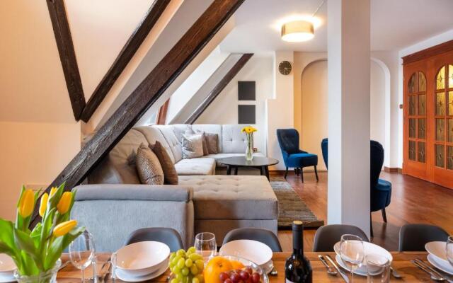 5BR 2BATH Masarykovo nábřeží apartment