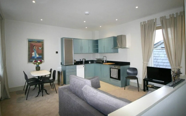 Stylish Light-filled 1 Bedroom Flat In Hammersmith