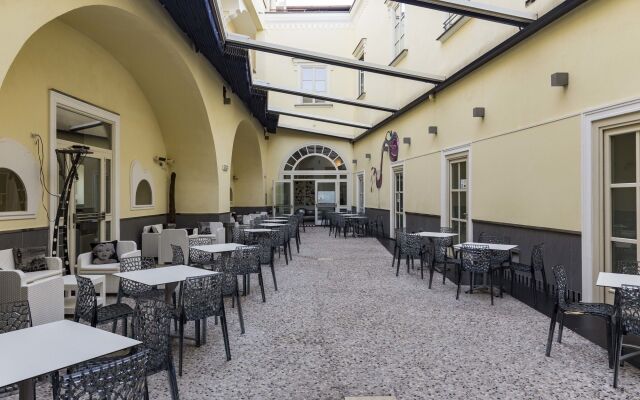 Seven Hostel