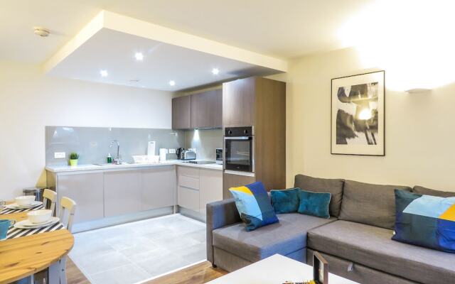 Tudors eSuites Birmingham Apartments with Parking