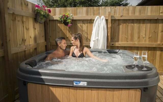 Squirrel Lodge Hot Tub