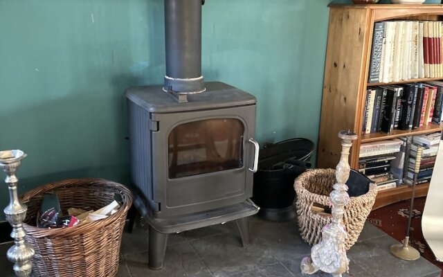 Lowri Cottage Hotel