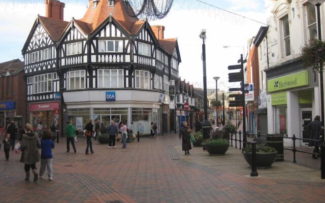 The Berwyn - Berwyn House - Central Wrexham - Sleeps Up to 7