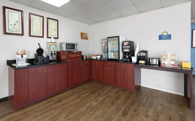 Days Inn by Wyndham Cambridge