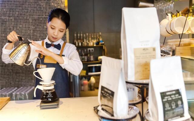 James Joyce Coffetel·Nanning Guangxi University Luban Road Metro Station