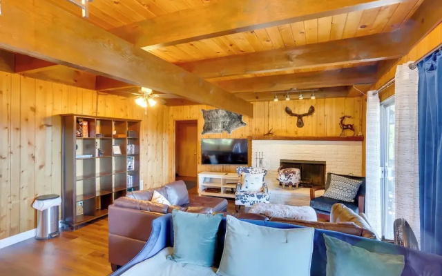 A-frame Home w/ 3 Decks & Lake Arrowhead Views!