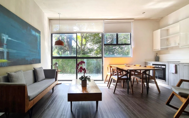 BEE Suites Santa Ana