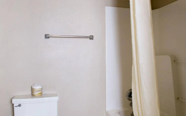 The Royal Victorian Motel