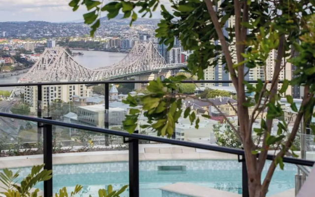 Top Floor Luxury Apartment Rooftop Pool CBD