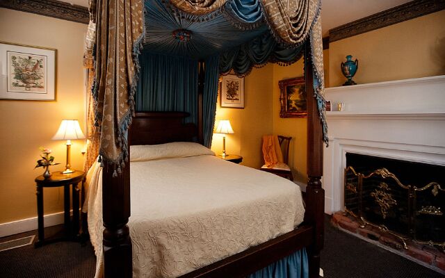 Monmouth Historic Inns and Gardens