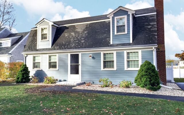 Walkable Falmouth Hts Beach Home by RedAwning