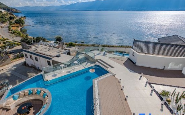 Wushuang Yayu Designer Boutique Stay · Erhai Lake – Pool – Dali