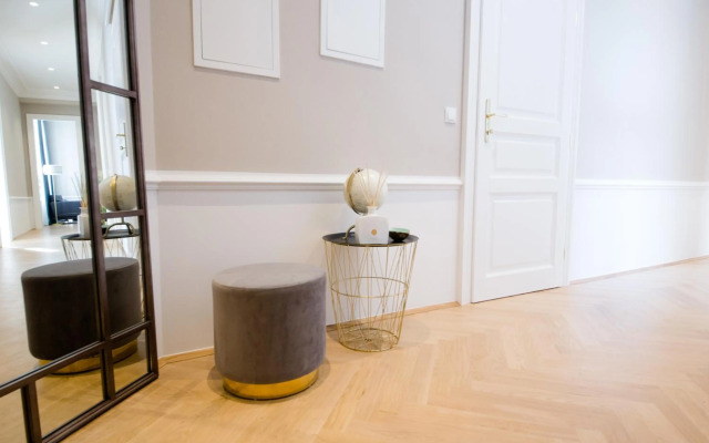 Studio Apartments Urania - Mai's Apartments