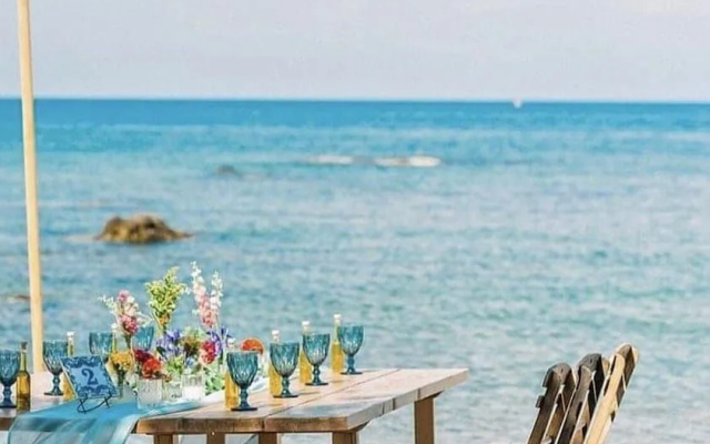 Grande Blue Suites with private bay