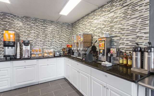 Travelodge by Wyndham Savannah Area/Richmond Hill