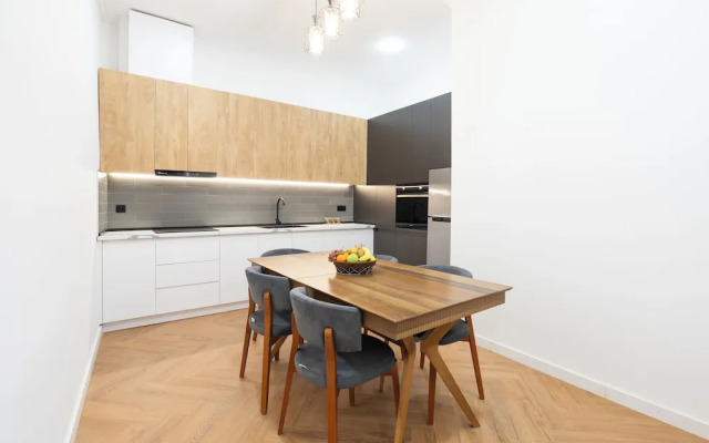 Chic & Modern 4BR Home in Old Tbilisi