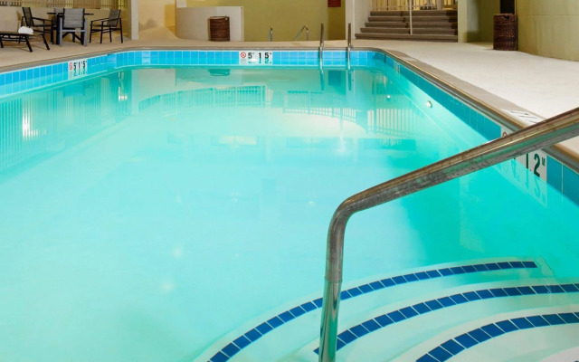 Crowne Plaza Indianapolis-Airport by IHG