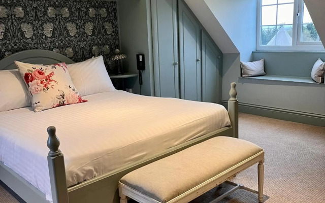 Crescent Turner Hotel