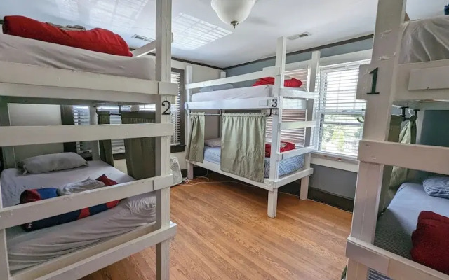 Bon Paul & Sharky's Hostel