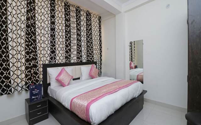 OYO 12738 Hotel Diamond